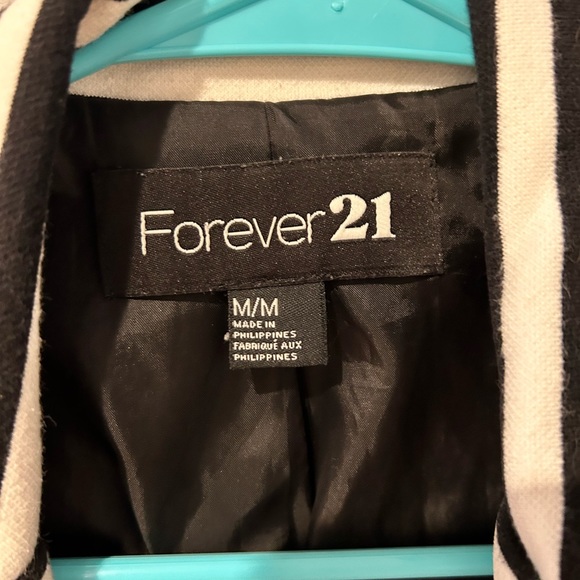 Forever 21 black and white blazer - Picture 2 of 2